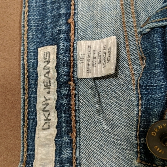 DKNY Women's Distressed Straight Leg Jeans Size 10R - Picture 6 of 7